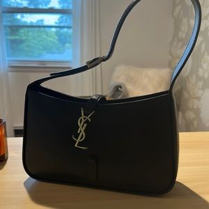 YSL LE 5 À 7 IN SMOOTH LEATHER
